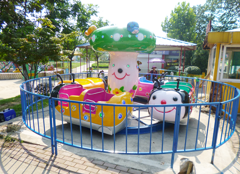 公園游樂設備類型【迪士尼旋轉木馬、歡樂噴球車、碰碰車】 公園游樂設備類型【迪士尼旋轉木馬、歡樂噴球車、碰碰車】