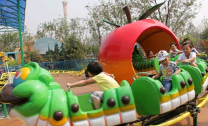 騎過綠色的青蟲滑車之后，我不怕毛毛蟲