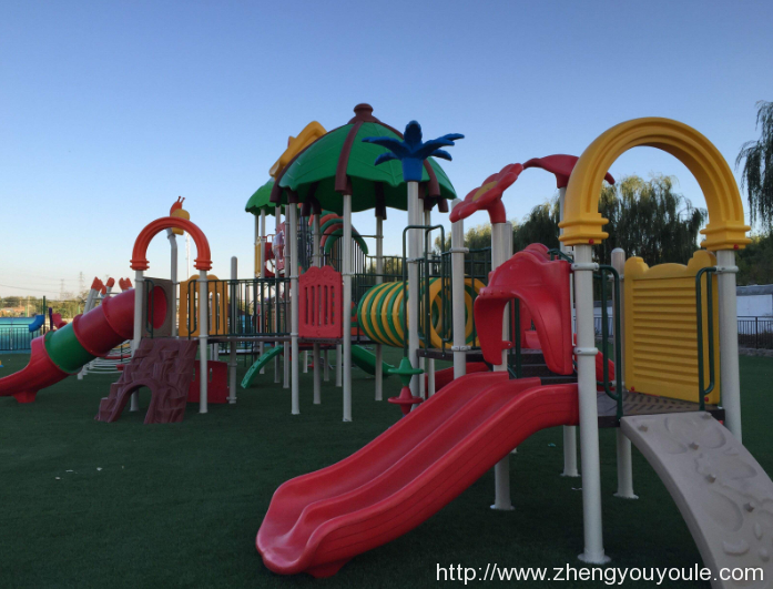 兒童游樂設備表面的水漬長時間不清潔會出現斑點 兒童游樂設備表面的水漬長時間不清潔會出現斑點