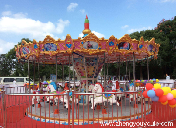 游樂設(shè)備中受歡迎的旋轉(zhuǎn)木馬不受年齡人群的限制 游樂設(shè)備中受歡迎的旋轉(zhuǎn)木馬不受年齡人群的限制