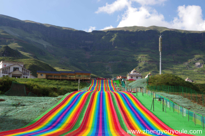 游樂設備— 彩虹波浪滑梯 游樂設備— 彩虹波浪滑梯